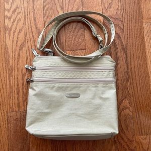 Tan Baggallini purse
